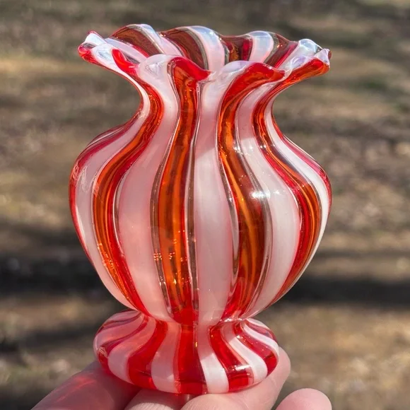 Extraordinary Vintage Cranberry Swirl Vase! - Picture 6 of 9